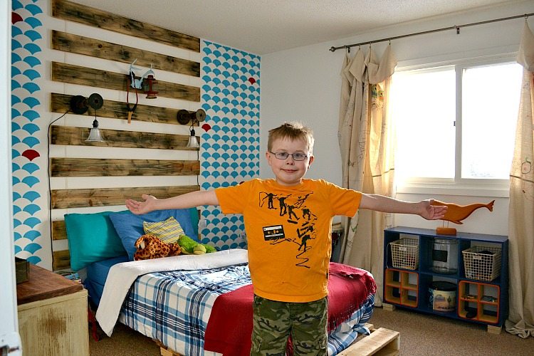 boy\'s bedroom on a budget | how to decorate a boy\'s bedrrom