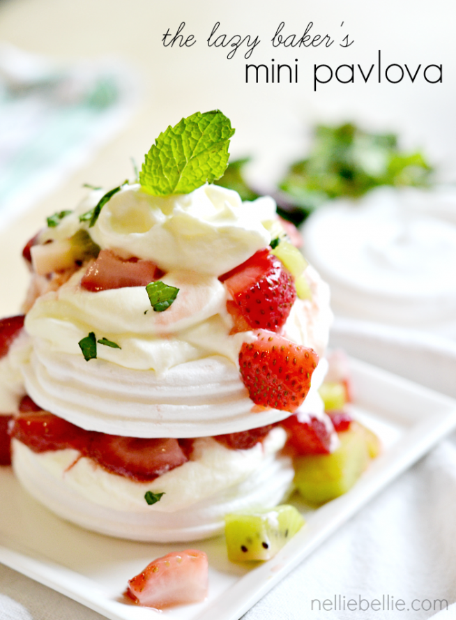 Mini Pavlova. The Lazy Baker Way. A Nelliebellie Recipe