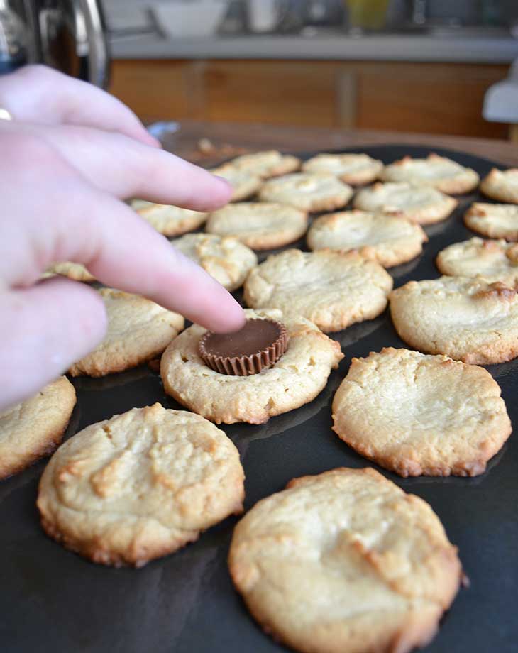 Rolo Cookies | a gluten-free recipe from NellieBellie