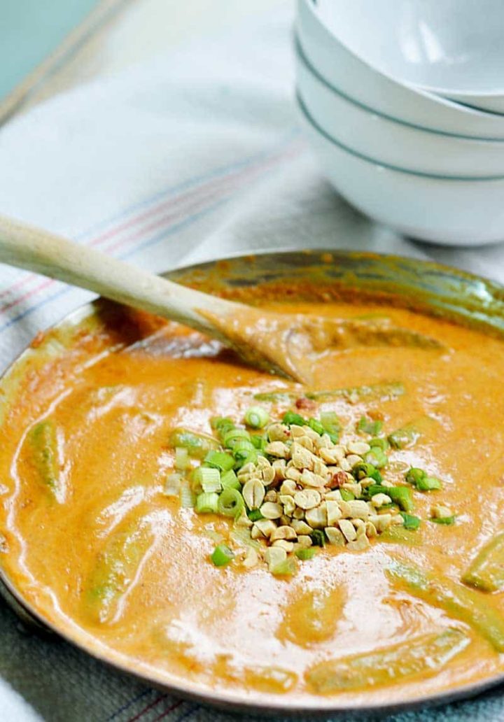 thai-peanut-curry-sauce-recipe-ready-in-15-minutes