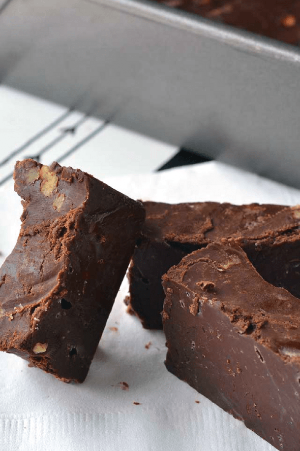 2-minute Microwave Fudge Recipe | NellieBellie's Kitchen