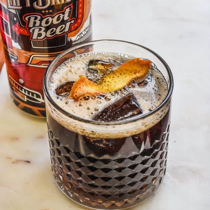 Rum and Root beer Cocktail >only 3 easy ingredients! Perfect for parties