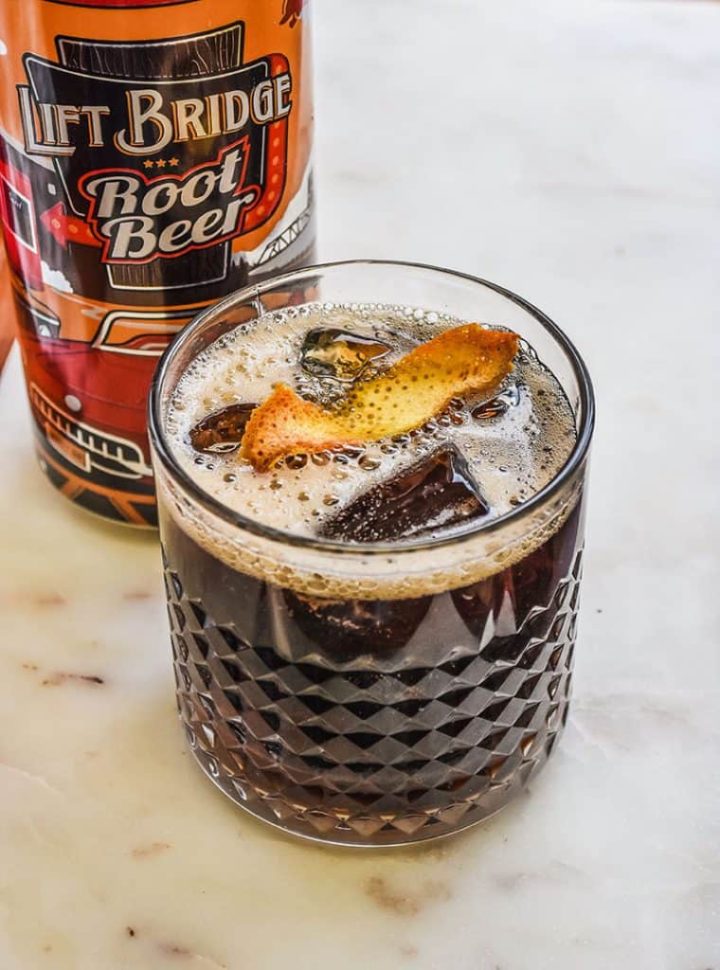 Rum and Root beer Cocktail -->only 3 easy ingredients! Perfect for parties