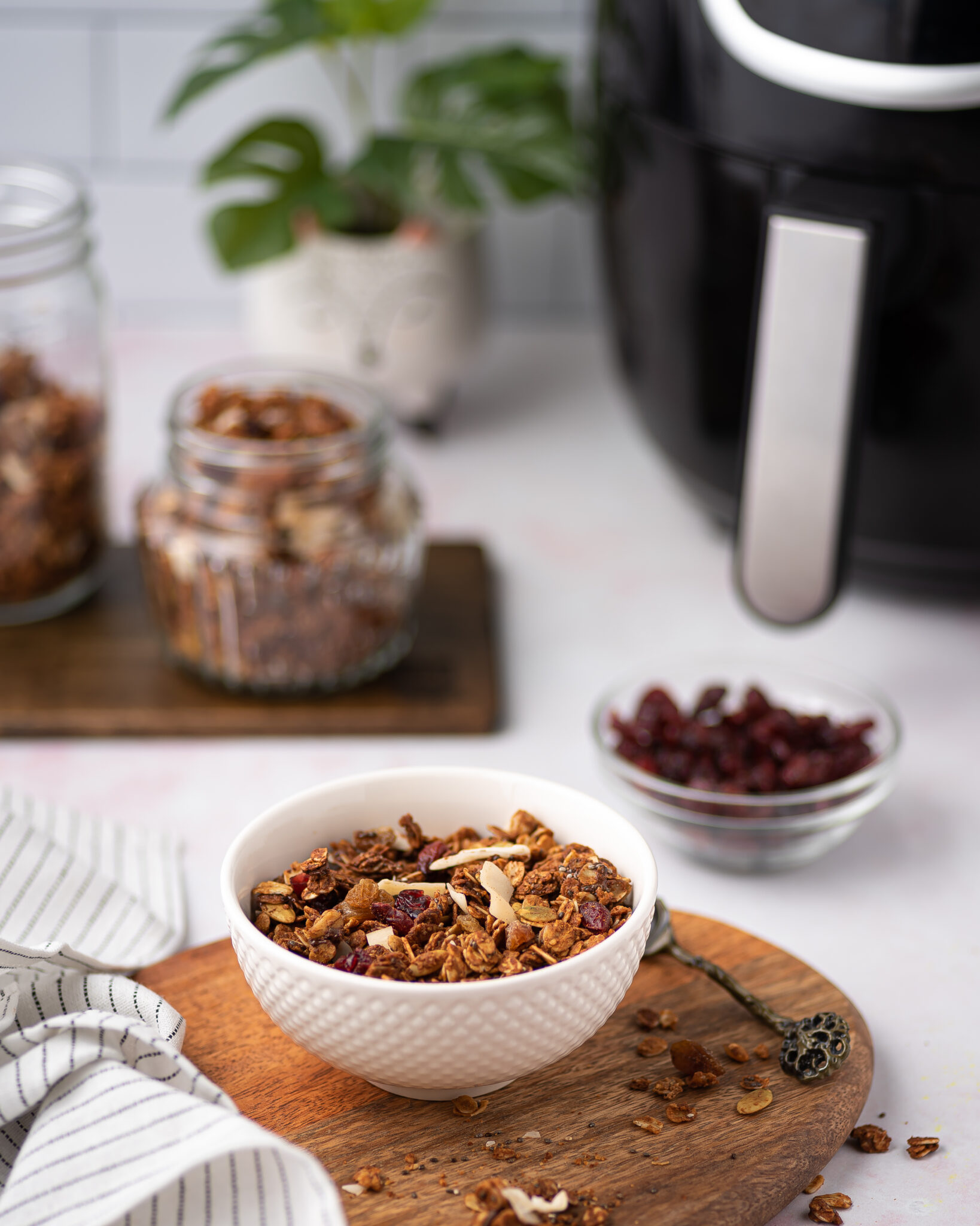 https://www.nelliebellie.com/wp-content/uploads/Air-fryer-granola-17-scaled.jpg