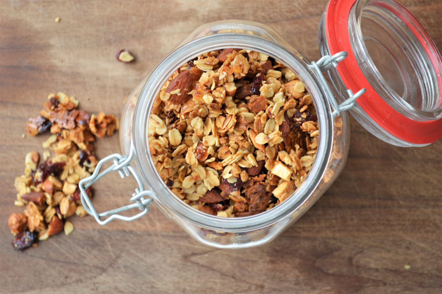 CRANBERRY NUT GRANOLA: AN EASY HOMEMADE RECIPE