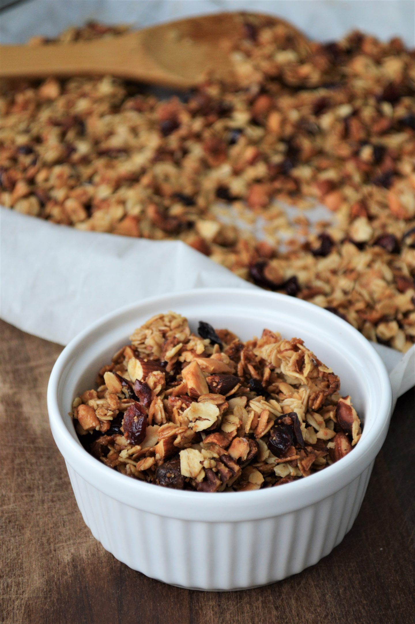 CRANBERRY NUT GRANOLA: AN EASY HOMEMADE RECIPE