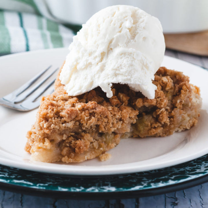 Easy Homemade Fresh Rhubarb Pie Recipe With Sweet Crumble Topping