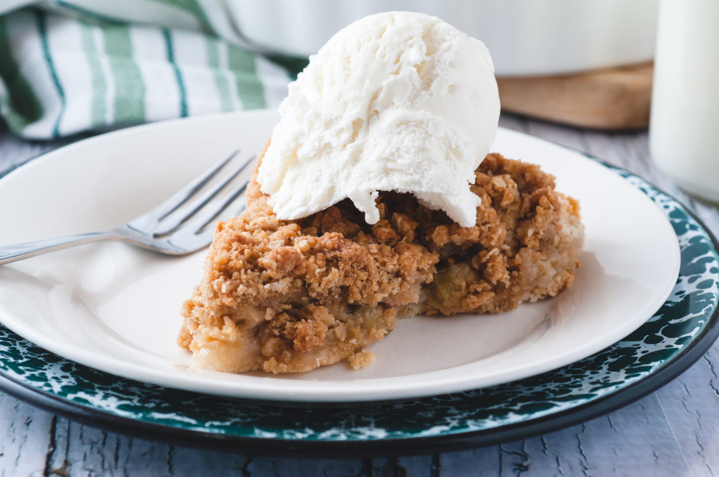 Easy Homemade Fresh Rhubarb Pie Recipe with Sweet Crumble Topping