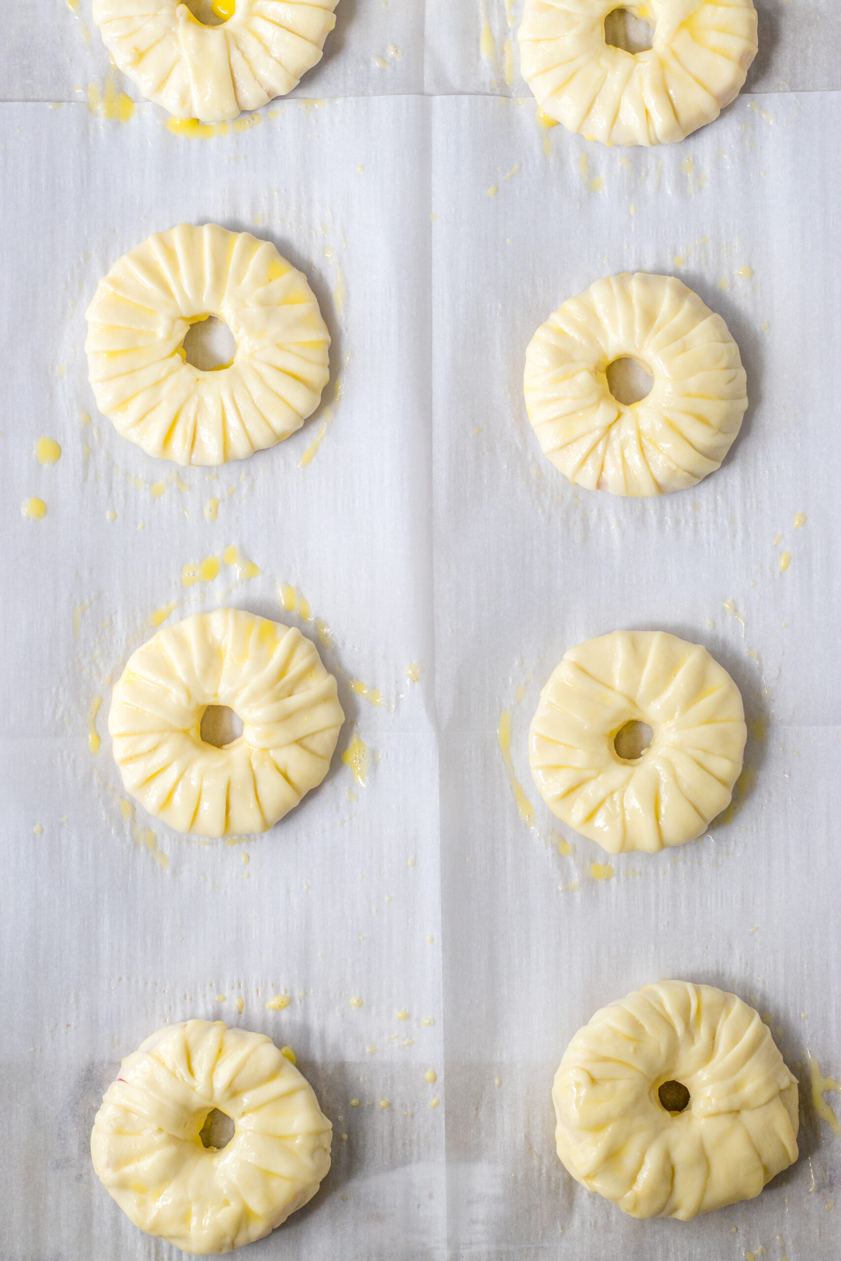 https://www.nelliebellie.com/wp-content/uploads/Puff-Pastry-Apple-Doughnuts-Process-10-scaled.jpg