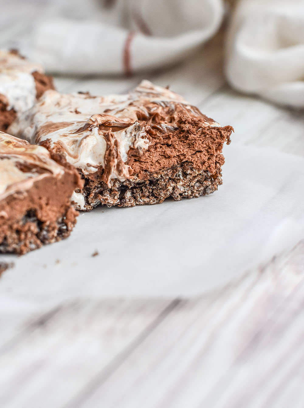 No bake chocolate cheesecake filling on top of chocolate cereal bar crust.