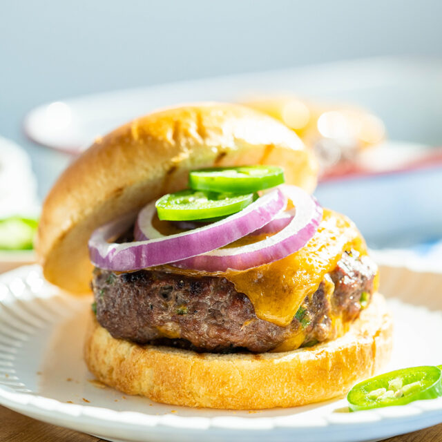 Grilled Jalapeño Cheddar burgers ⋆ NellieBellie