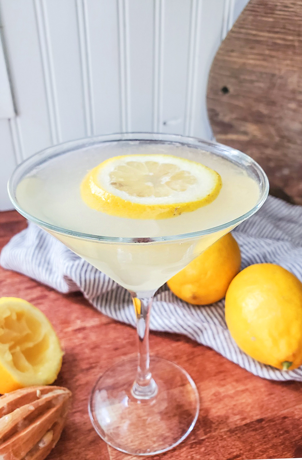 EASY Lemon Drop Martini Recipe (4 ingredients!)