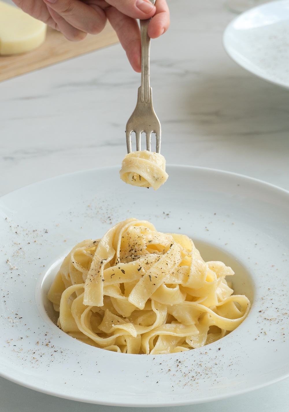 Easy Fettuccine Alfredo Recipe (Homemade with only 5 ingredients and ...